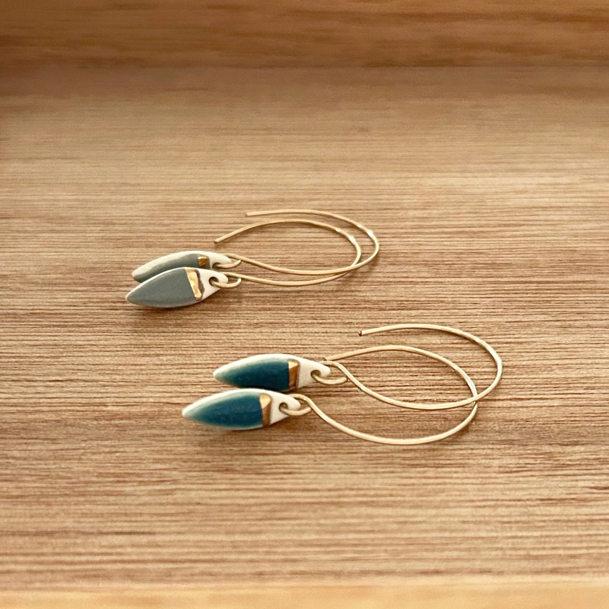 ZOE%CC%88+COMINGS+tiny+leaf+hoops%2C+dk%3Asl%2C+wdbkg.jpg
