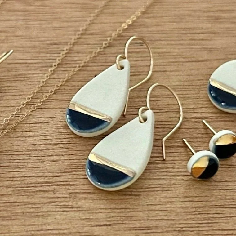 ZOE%CC%88+COMINGS+Nautical+navy+collection%2C+banner%2C+wdbkg.jpg