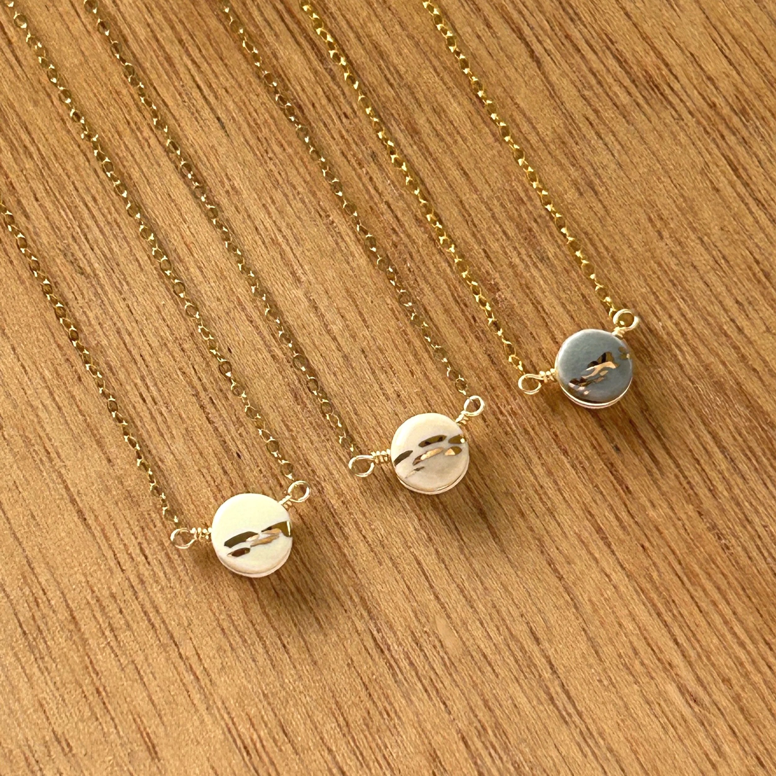 ZOE%CC%88+COMINGS+teeny+pebble+necklaces%2C+shimmer+-+wh%3Apk%3Adk+wdbkg.jpg