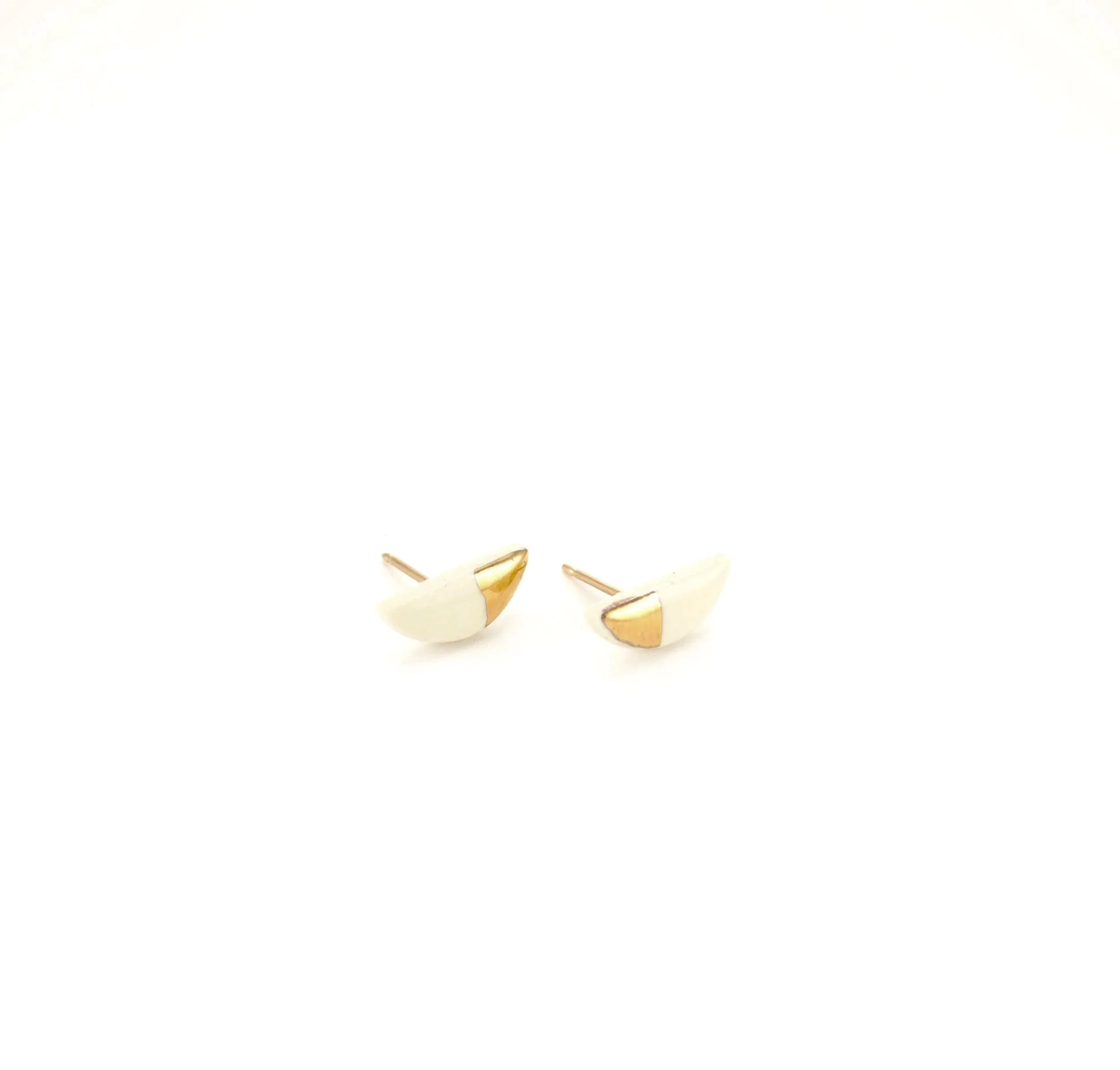 ZO%C3%8B+COMINGS+tiny+half+pebble+studs+white%3Agold+angle.jpg