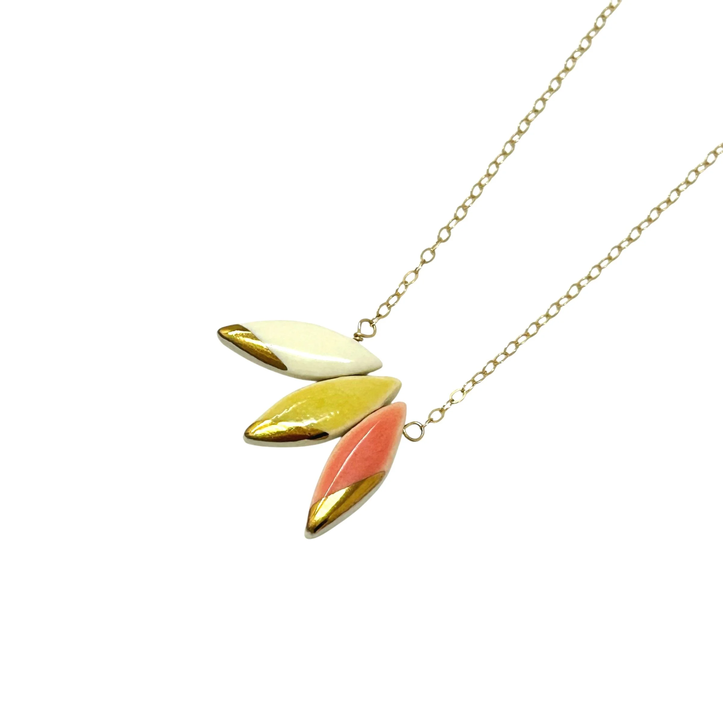 ZOE%CC%88+COMINGS+triple+leaf+necklace+w%3Amg%3Acl+a.jpg