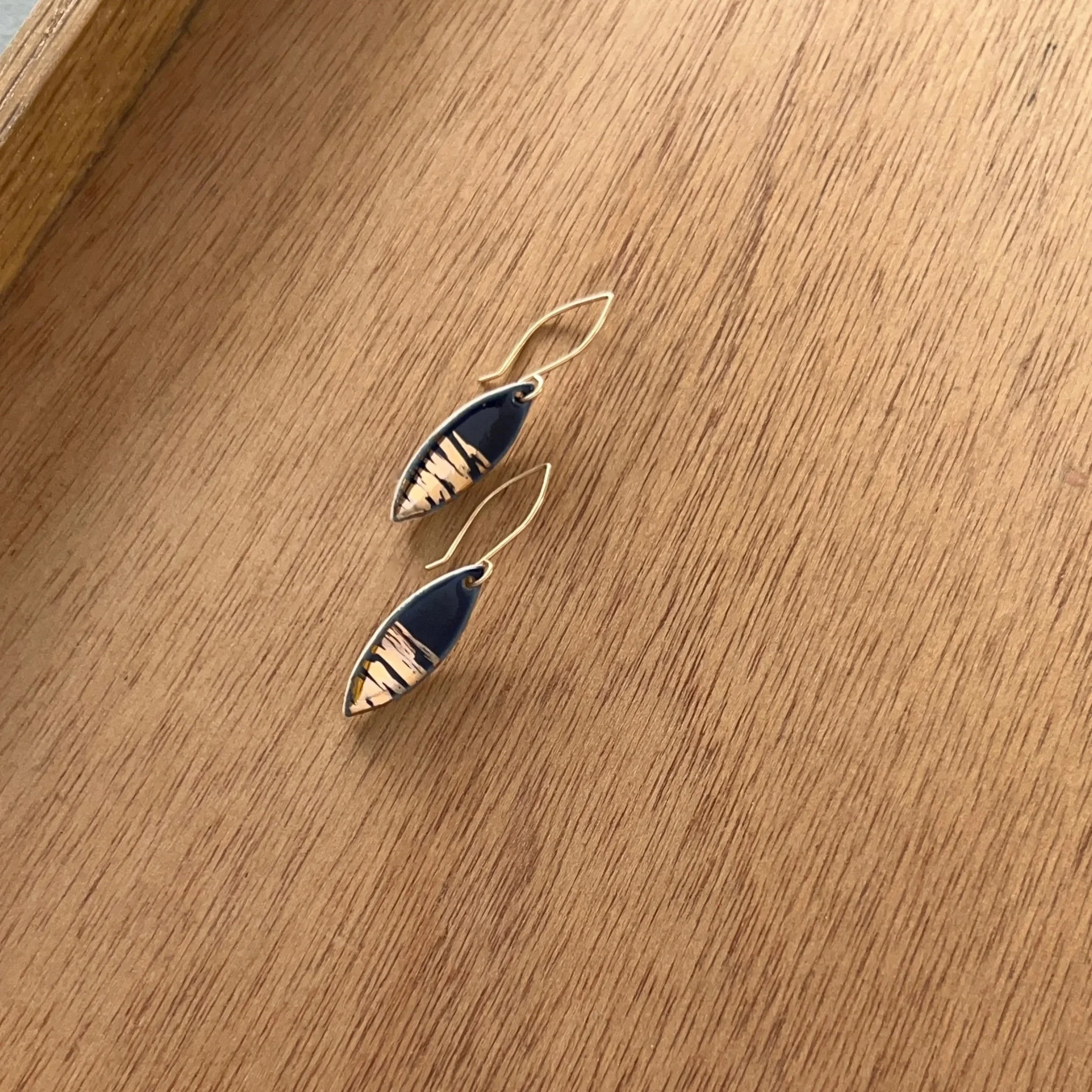 ZOE%CC%88+COMINGS+leaf+earrings%2C+shimmer+navy+wdbkg+a.jpg