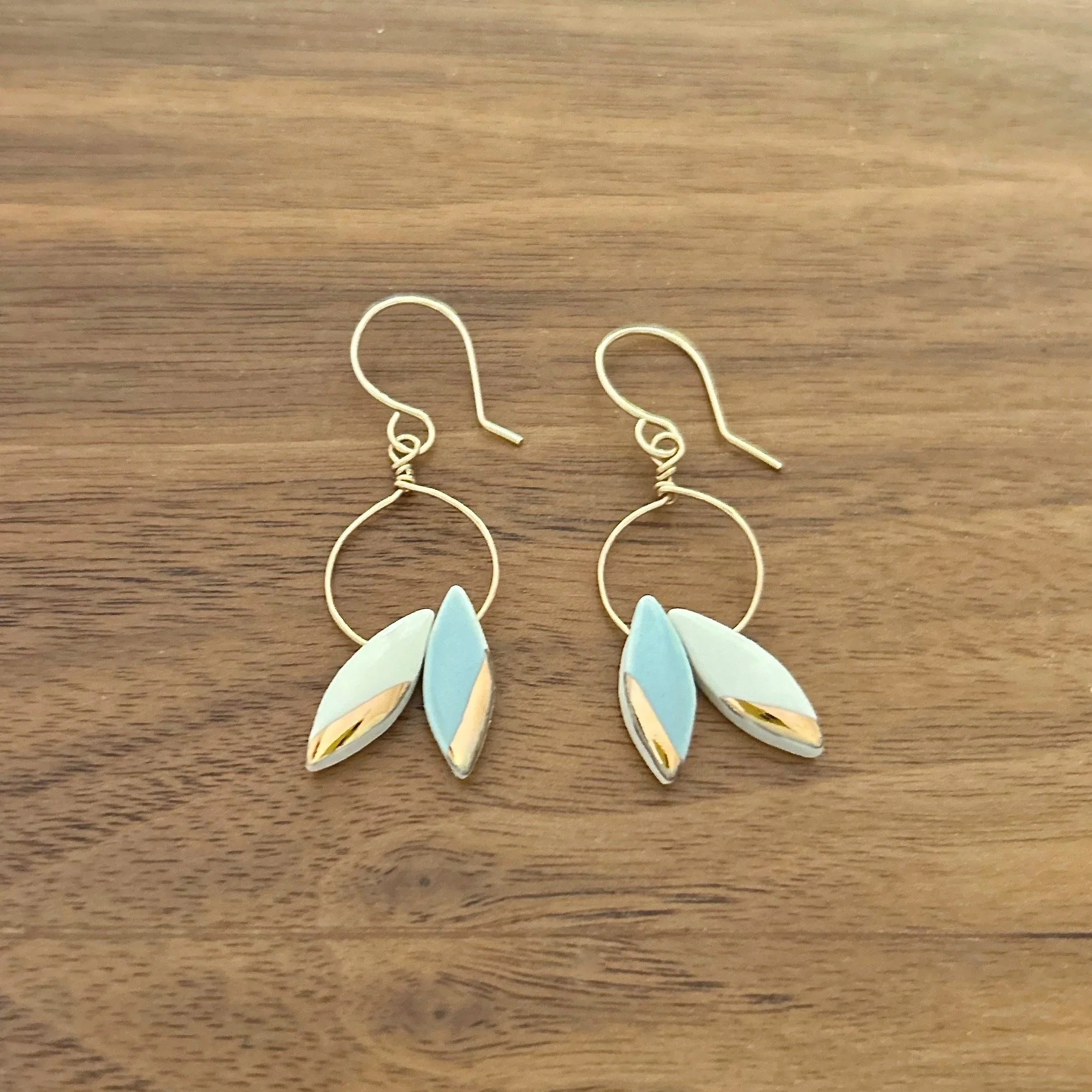 ZOE%CC%88+COMINGS+double+leaf+earrings%2C+white%3Apale+blue+wdbkg.jpg