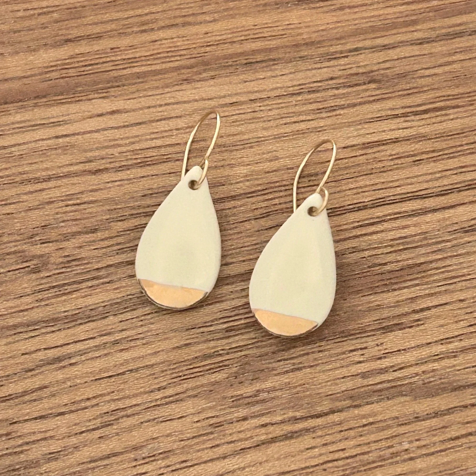 ZOE%CC%88+COMINGS++teardrop+earrings+gold+slice%2C+white+wbkgd.jpg