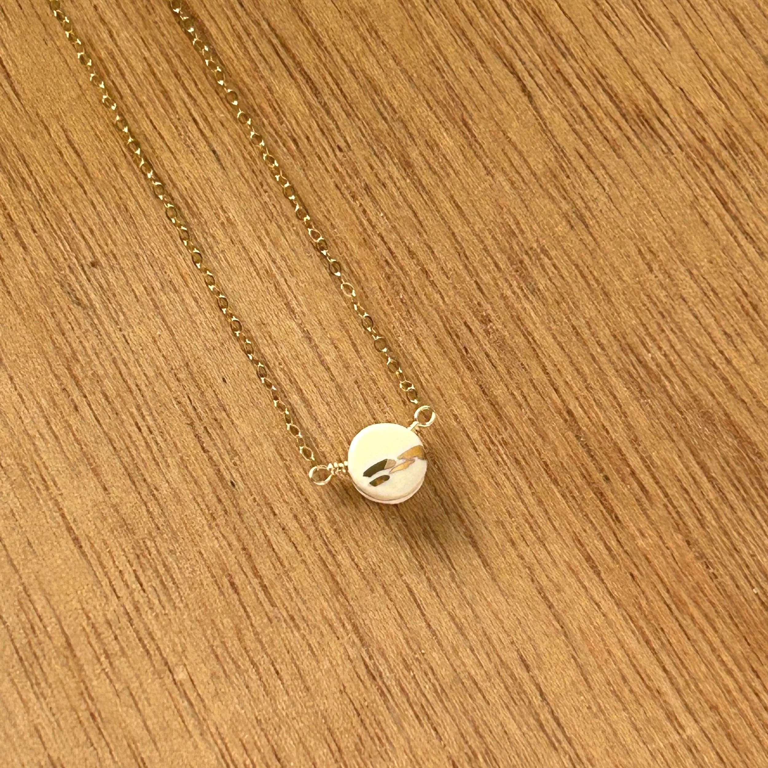 ZOE%CC%88+COMINGS+teeny+pebble+necklace%2C+shimmer+-+white+wdbkg+a.jpg