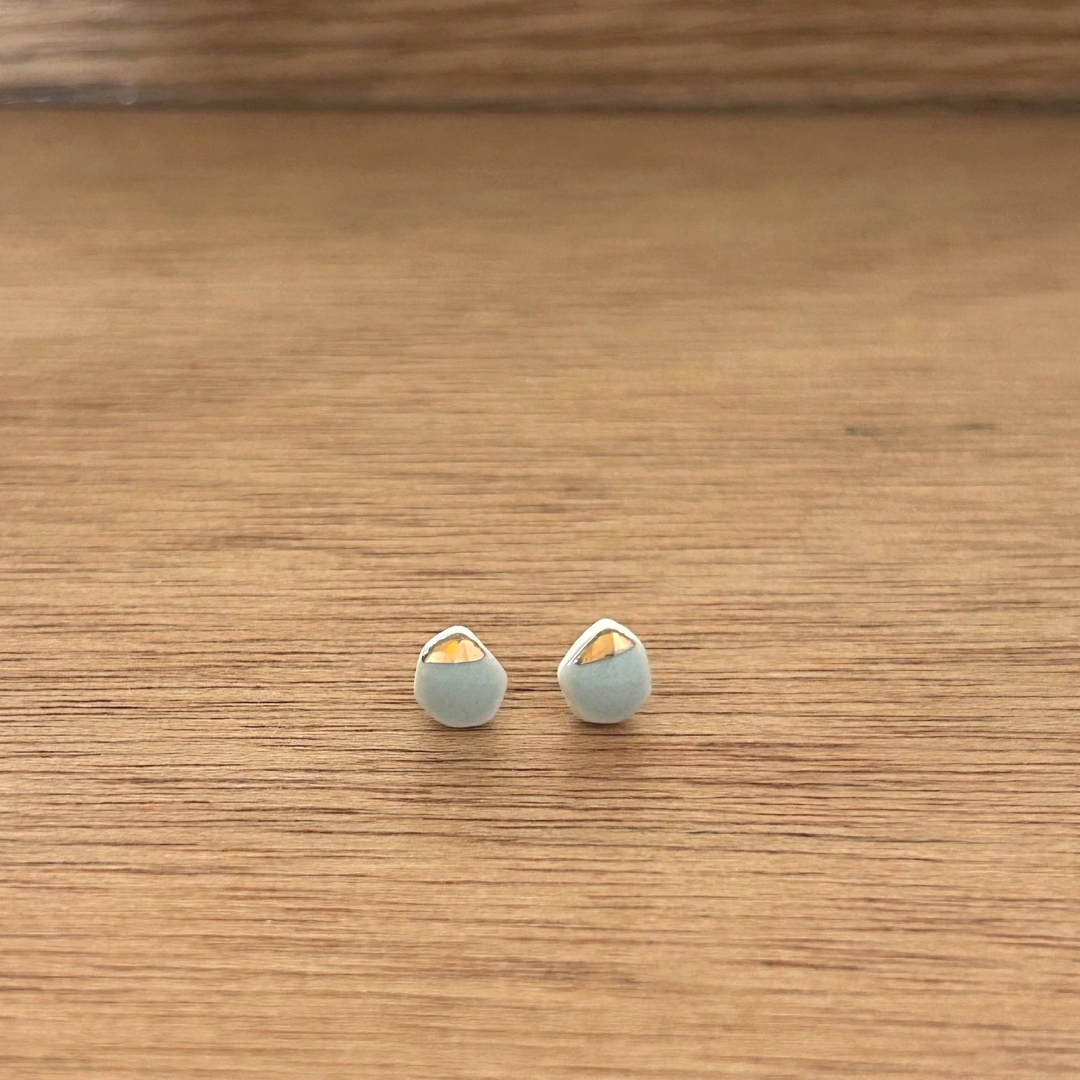 ZOE%CC%88+COMINGS+tiny+geo+studs%2C+pale+blue%3Agold%2C+wdbkg.jpg