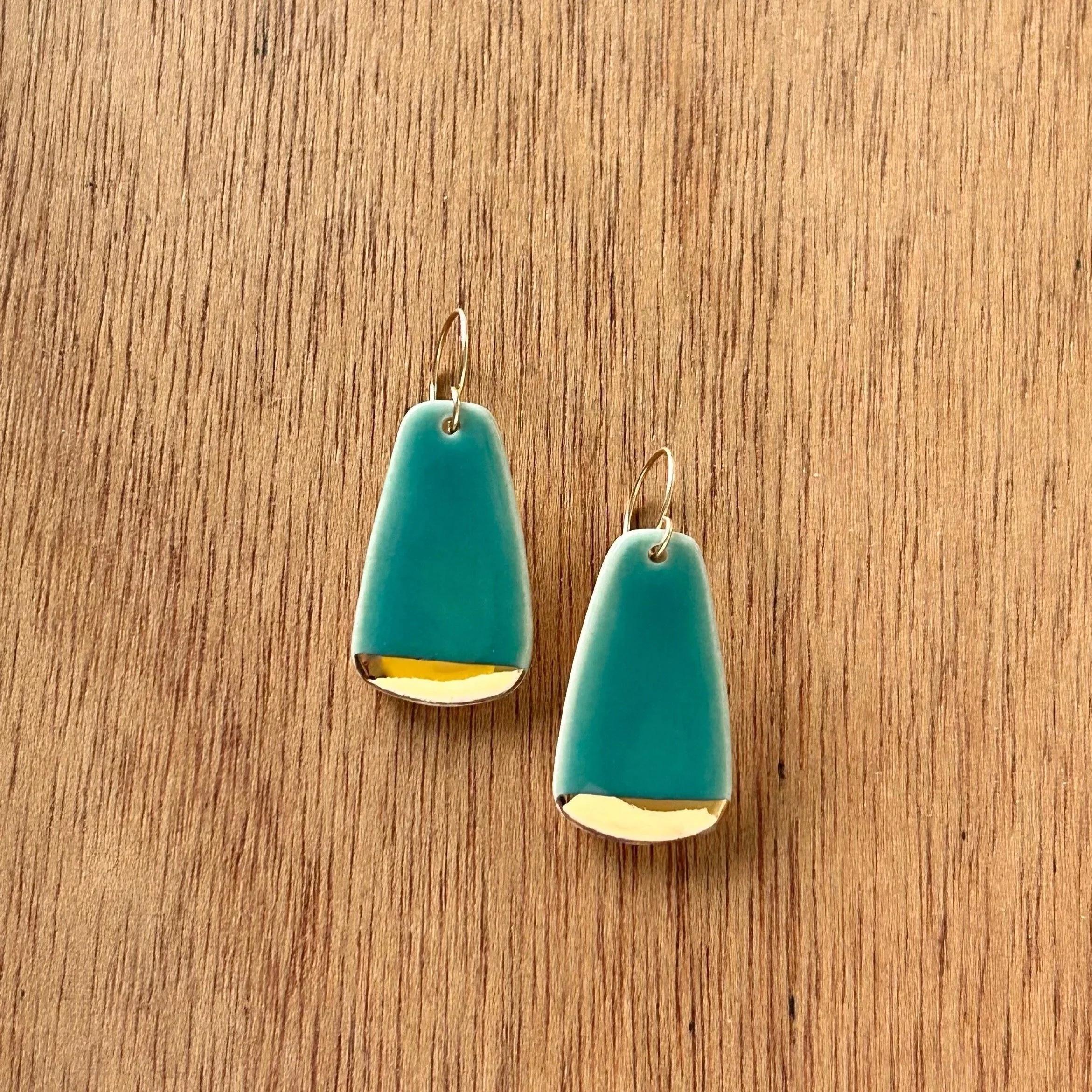 ZOE%CC%88+COMINGS+large+fan+earrings+teal%3Agold+wdbkg.jpg