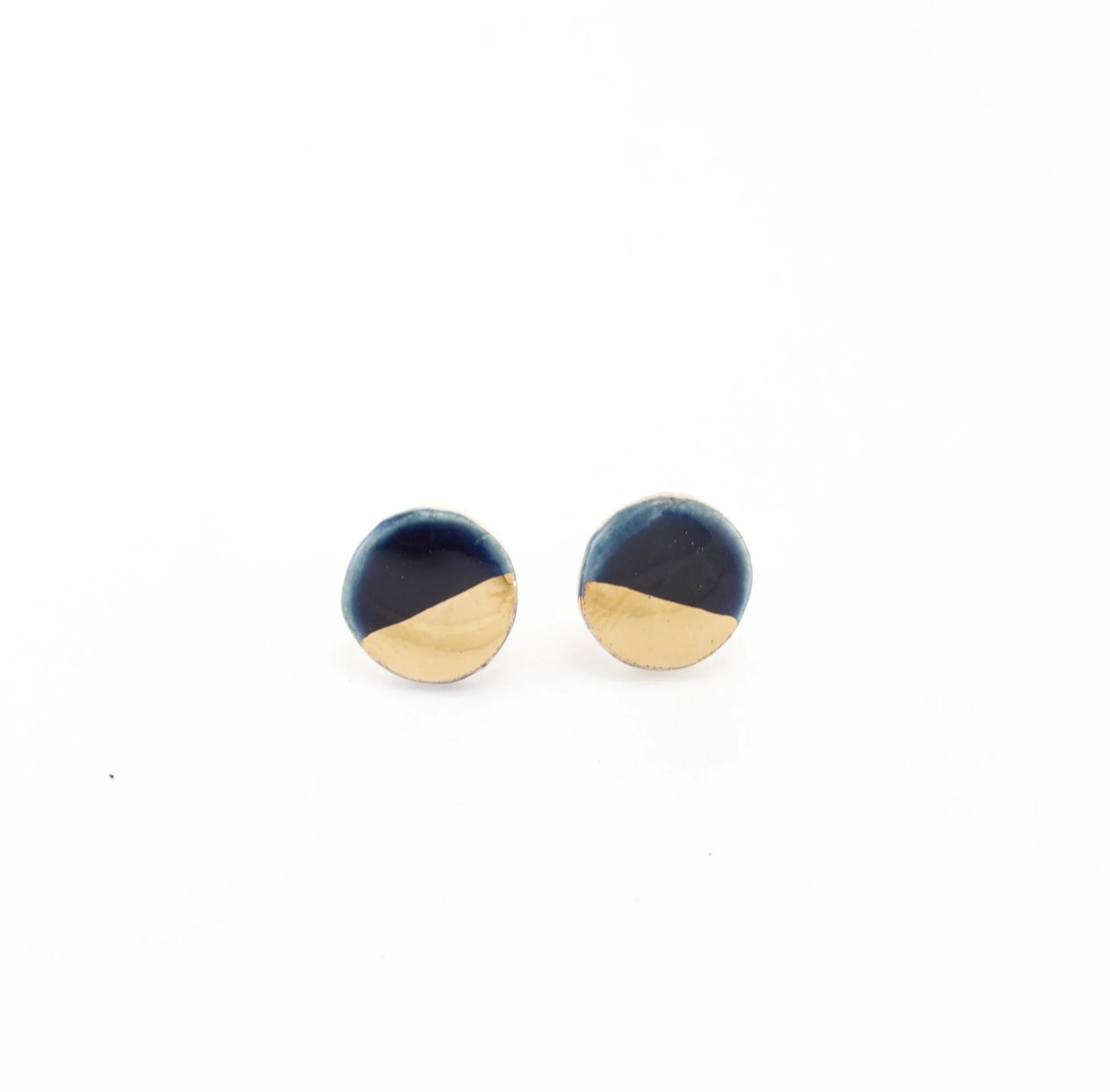ZOË COMINGS large pebble studs navy:gold.jpg