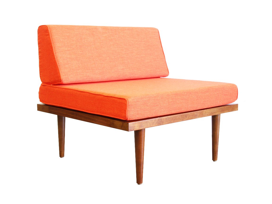 GMR_Chair_Classic_FrontAngle.jpg