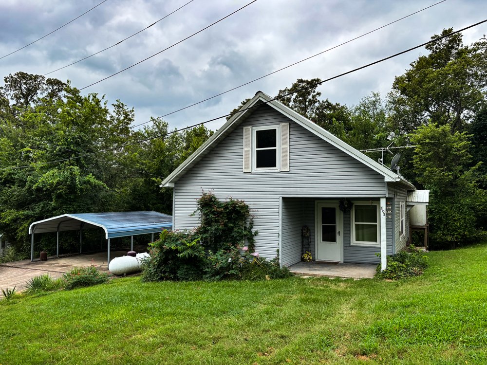 FIXER-UPPER IN GAINESVILLE - $129,000