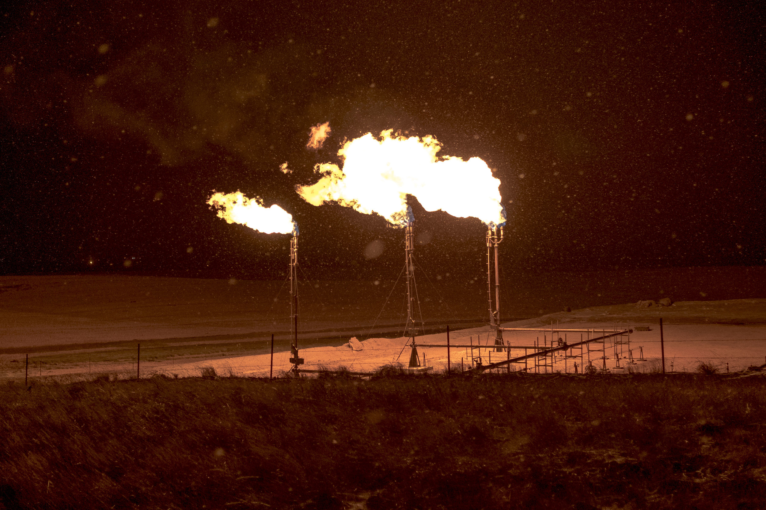  Gas flares on the Fort Berthold Reservation in N.D. on Nov. 16, 2018. 



***HOLD FOR LIPTON SERIES, TALK TO MARISA SCHWARTZ TAYLOR***  30227560A                               NYTCREDIT: Gabriella Demczuk for The New York Times 