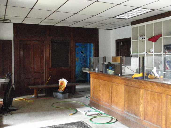  The large wooden check-in desk takes up most of the lobby space. The women's locker rooms are behind the wooden door on the left. 