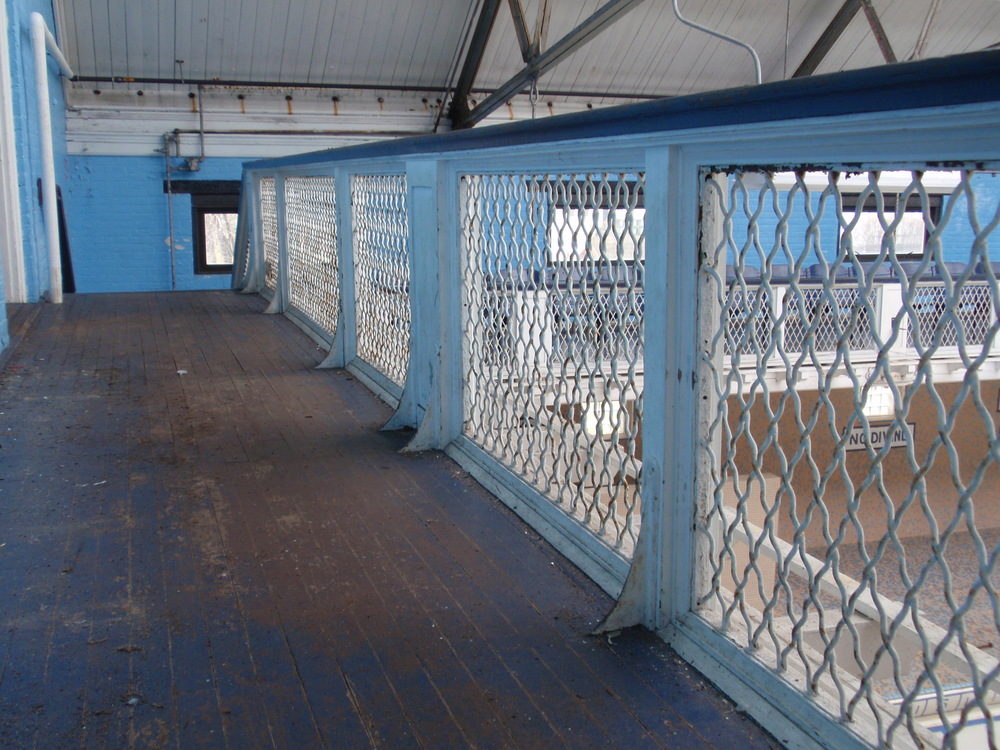  The balcony walkway around the pool. 