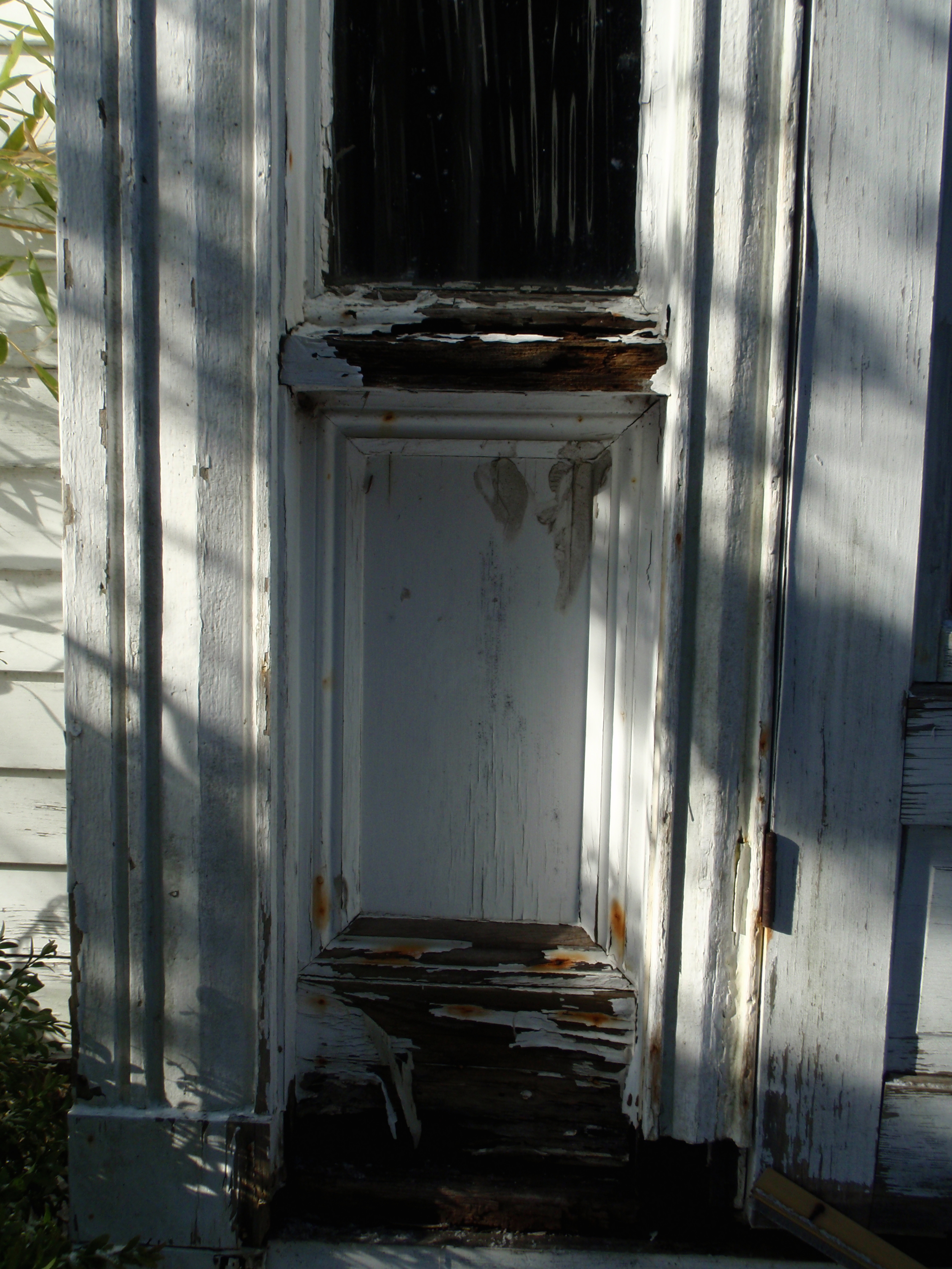  Paneling under the sidelights on the main entry, a common feature of Federal and Greek Revival style houses 