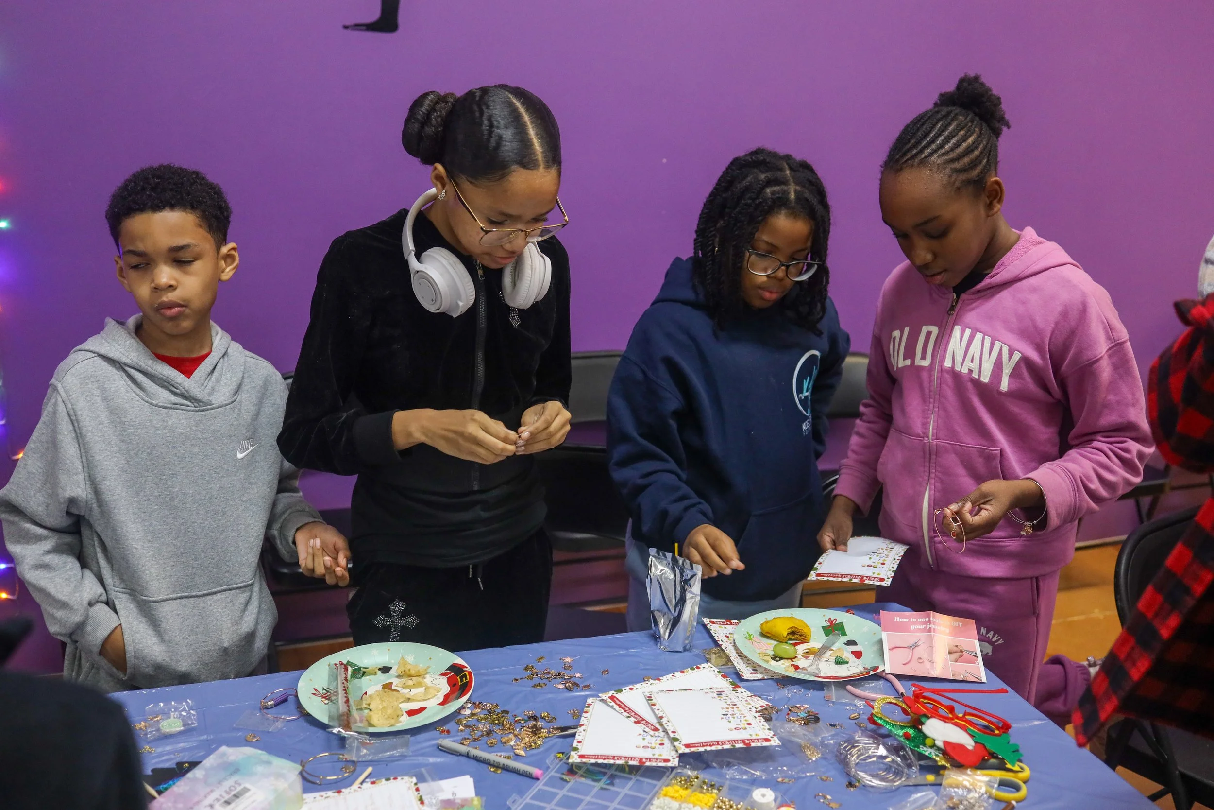 20251221_F4DHolidayParty_VoneciaCarswell-051.jpg