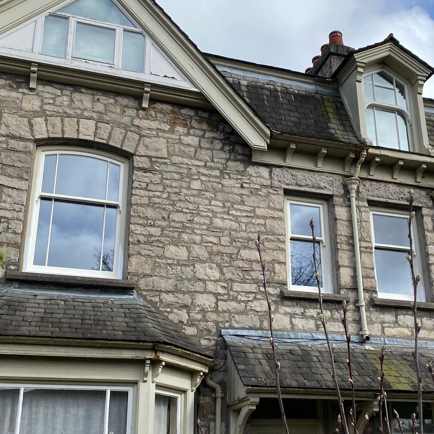 3 out of 5 sash windows completed over the past couple of days in #Kendal #cumbria. We have renovated the original box frames, replacing the rotten cills with new accoya wood cills and have installed our @accoyawood double glazed sashes to replace th