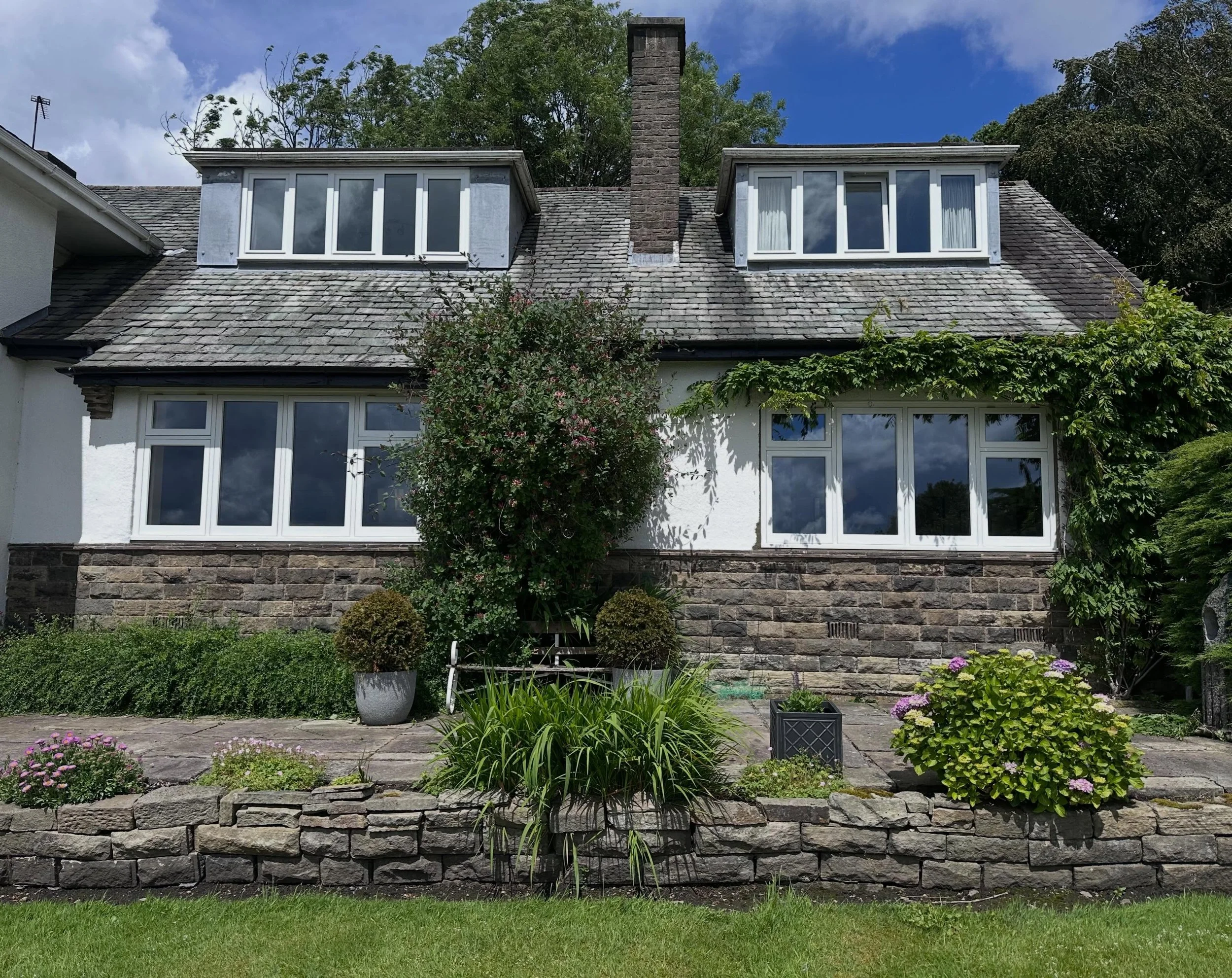 Two accoyawood flush casement windows installed over in Horwich earlier this week. 
#ecosash #timberwindows #accoya #horwich #lancashire