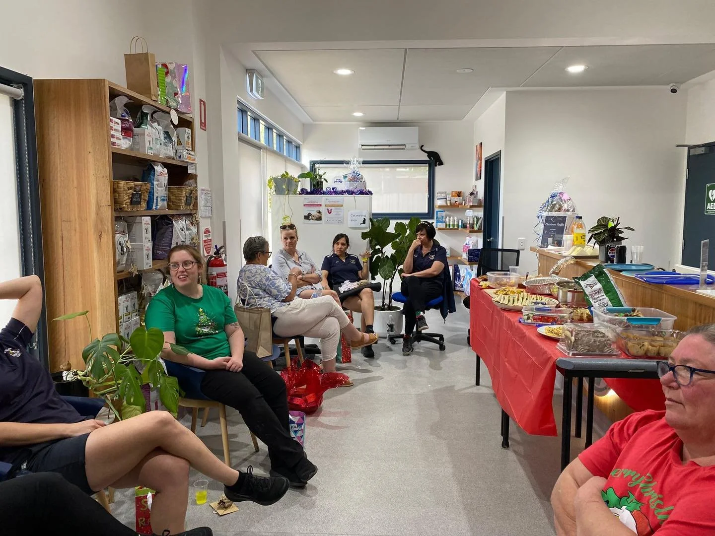 Our annual Kris Kringle was a reminder of how lucky we are to have such a wonderful team at Wangaratta Vet Clinic. 💚

Lots of laughs, festive cheer, and a yummy lunch. 🎄🎁

#wangarattavet #wangarattavetclinic #wangaratta #kriskringle