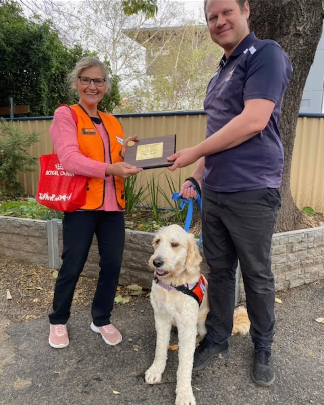 We were so honoured to receive this beautiful plaque of appreciation from the wonderful team at Story Dogs. 🐾📚

Jae &amp; Vinnie visit Appin Park Primary School every Friday morning, where Vinnie patiently listens as five Year 2 students take turns