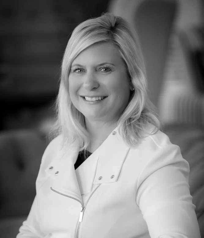 KRISTEN HOLM Interior Designer