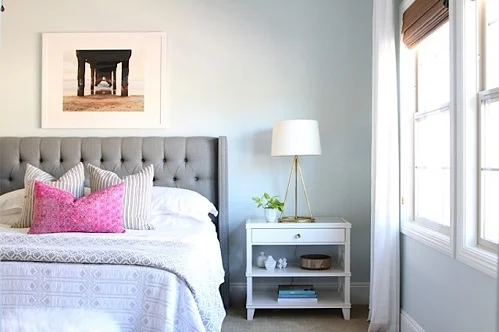 Becky Owens added just a touch of fresh + colorful to make this bedroom feel bright and rejuvenating. 
