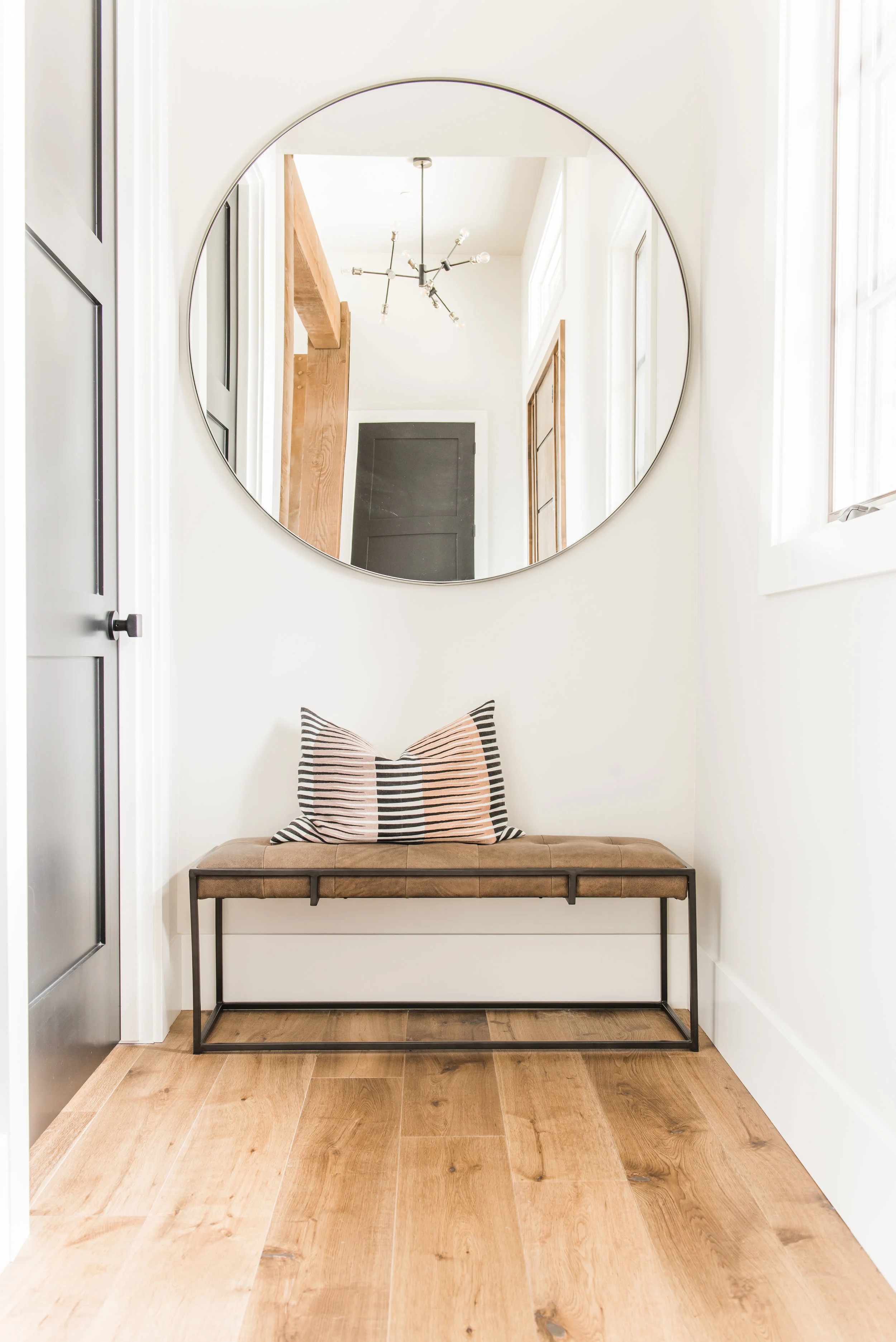 livdesigncollectivemodernmounatinentry.jpg