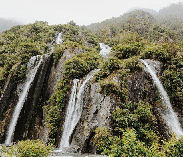 The waterfalls on the way to Franz Joseph Glacier...😍