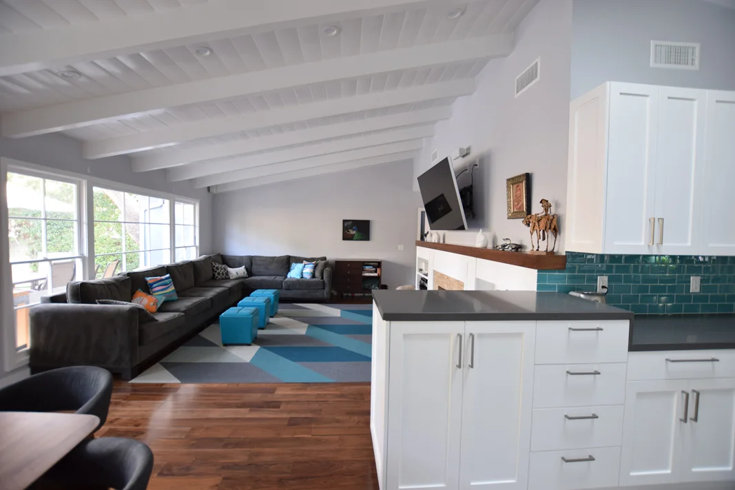 Living Room 02-web.jpg