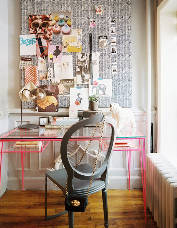IDEAS ON DECORATING A HOME OFFICE DESK