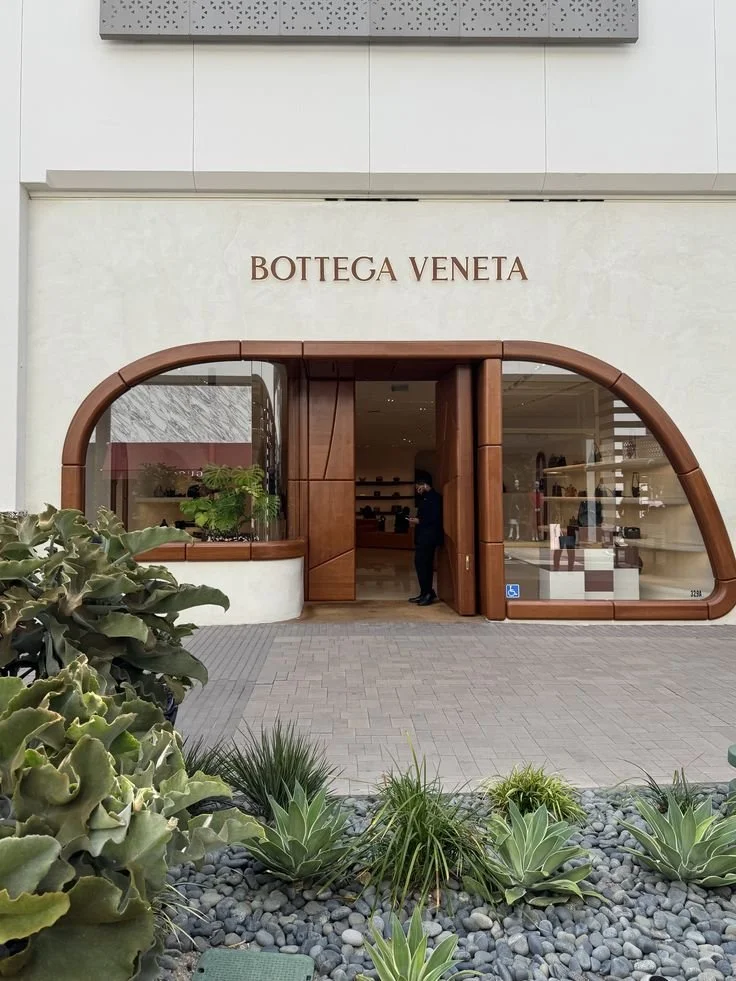 How Your Storefront Shapes Loyalty Before Customers Step Inside