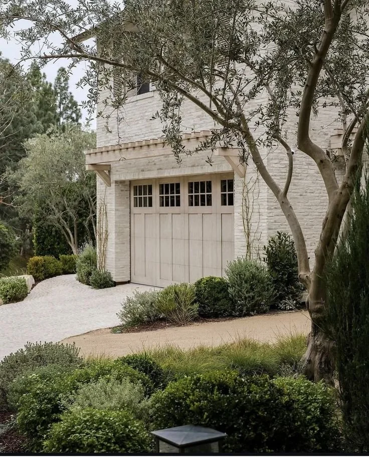 How To Choose The Right Garage Door Repair Service For Your Home