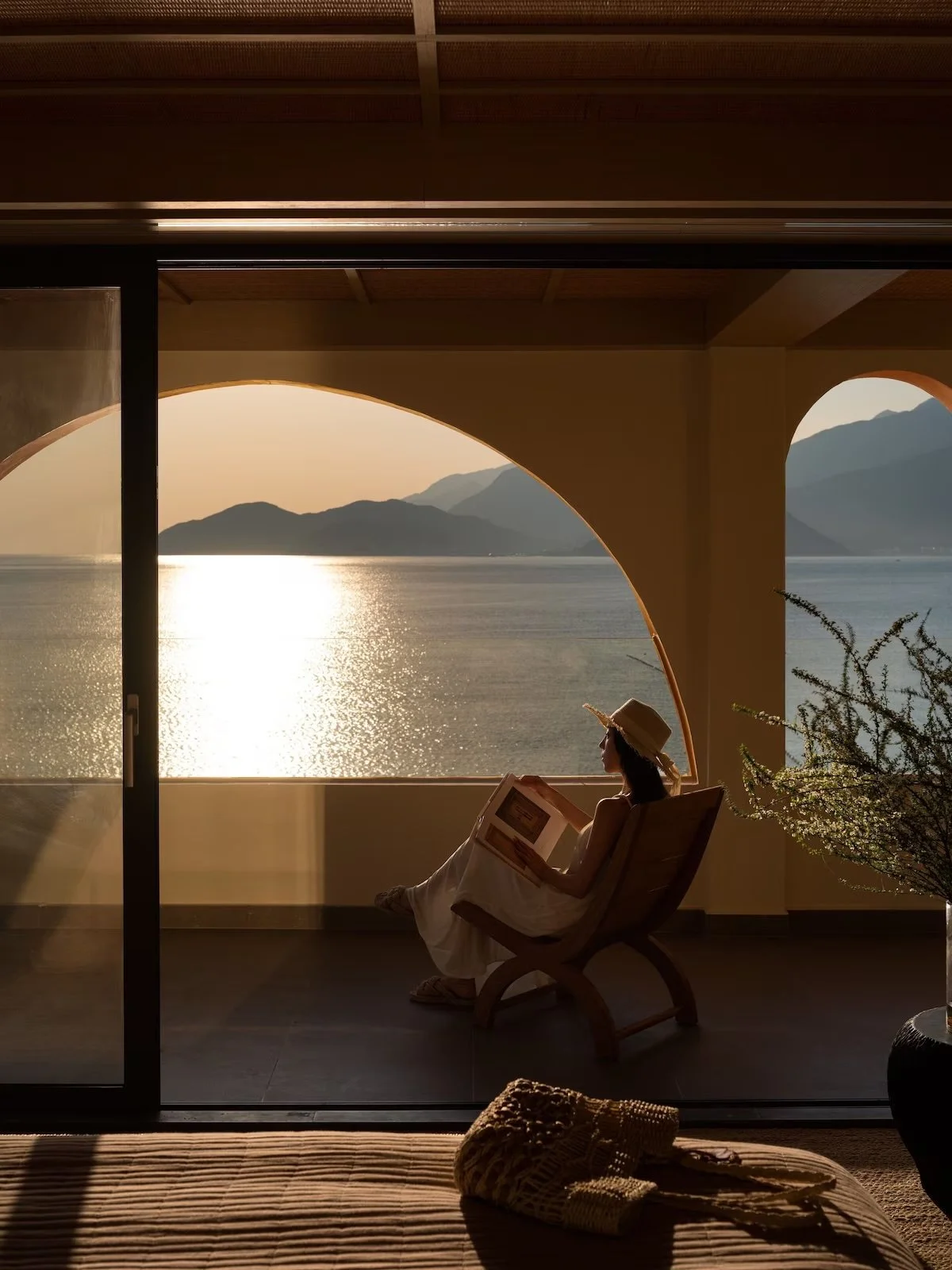 hellolovelyliving expedia