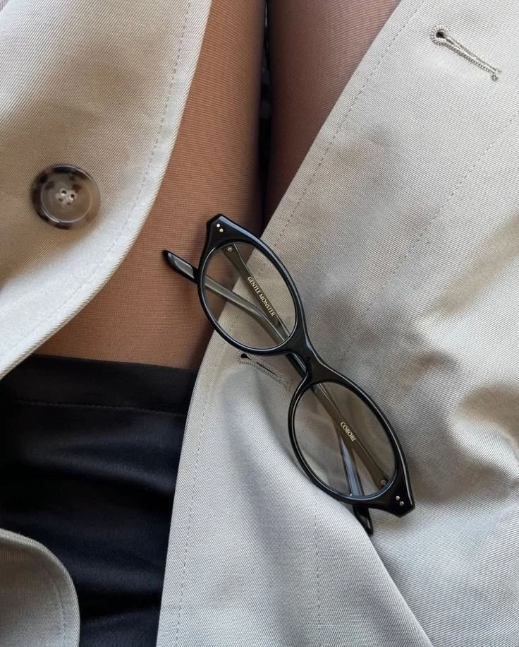 hellolovelyliving lady sitting legs