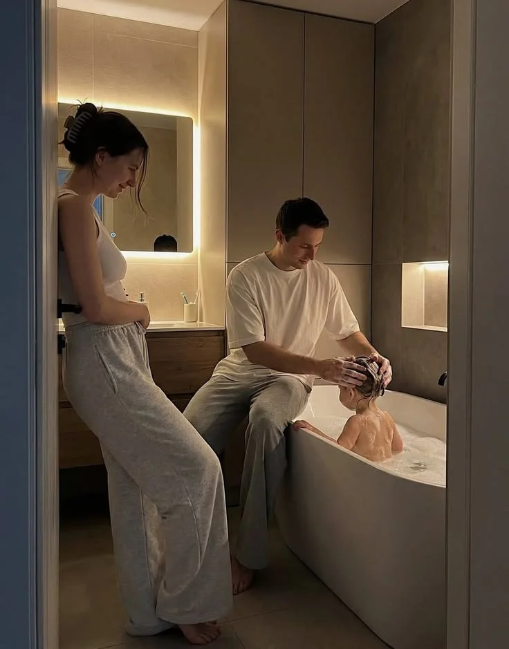 hellolovelyliving family bath time baby