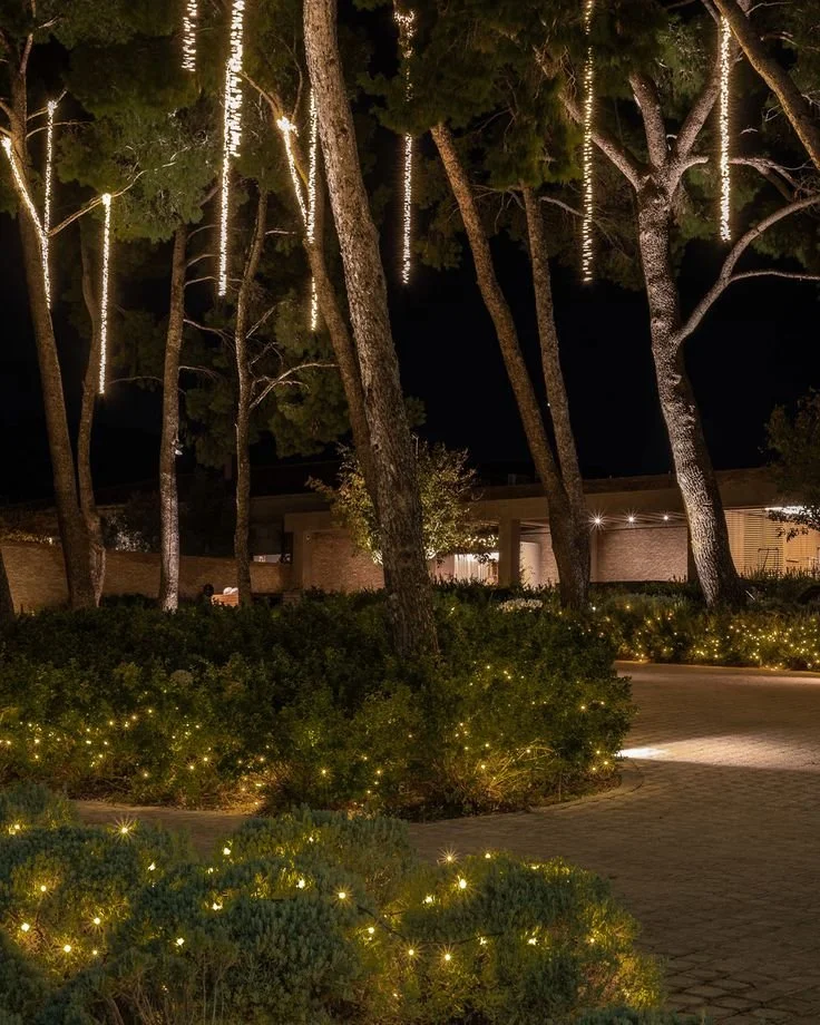 hellolovelyliving outdoor lights holidays