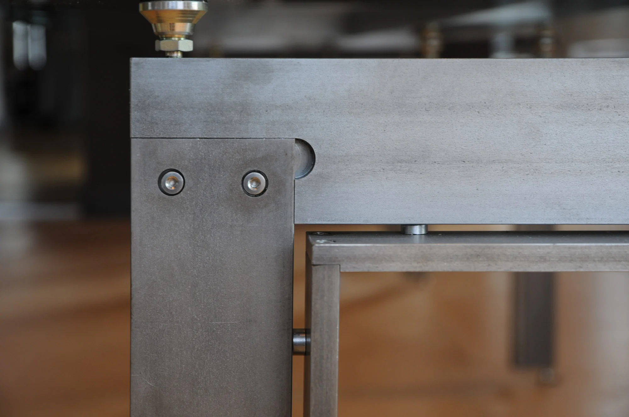   FURNITURE  / MACHINE TABLE 