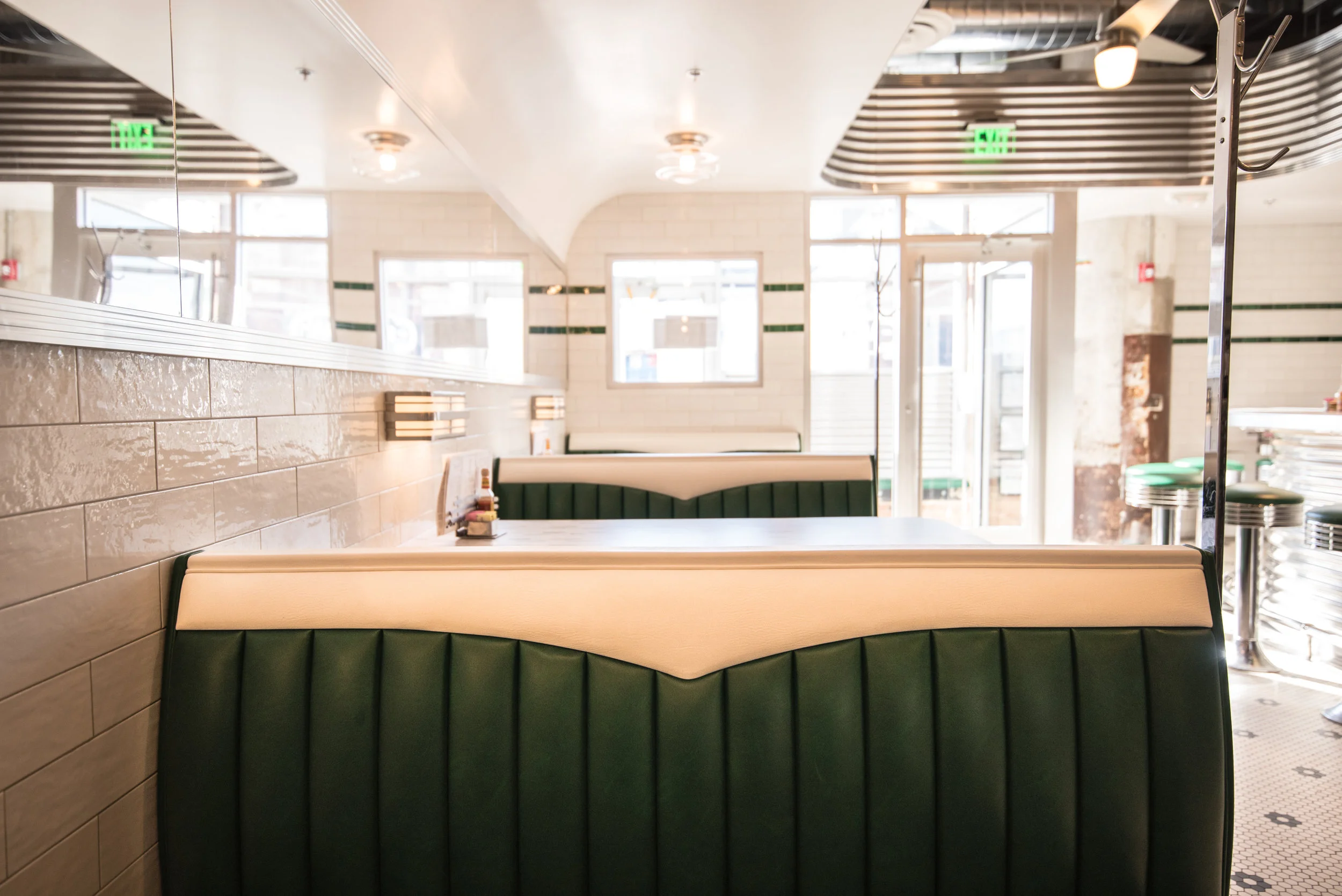 HOSPITALITY / Ari's Diner/ INFO+
