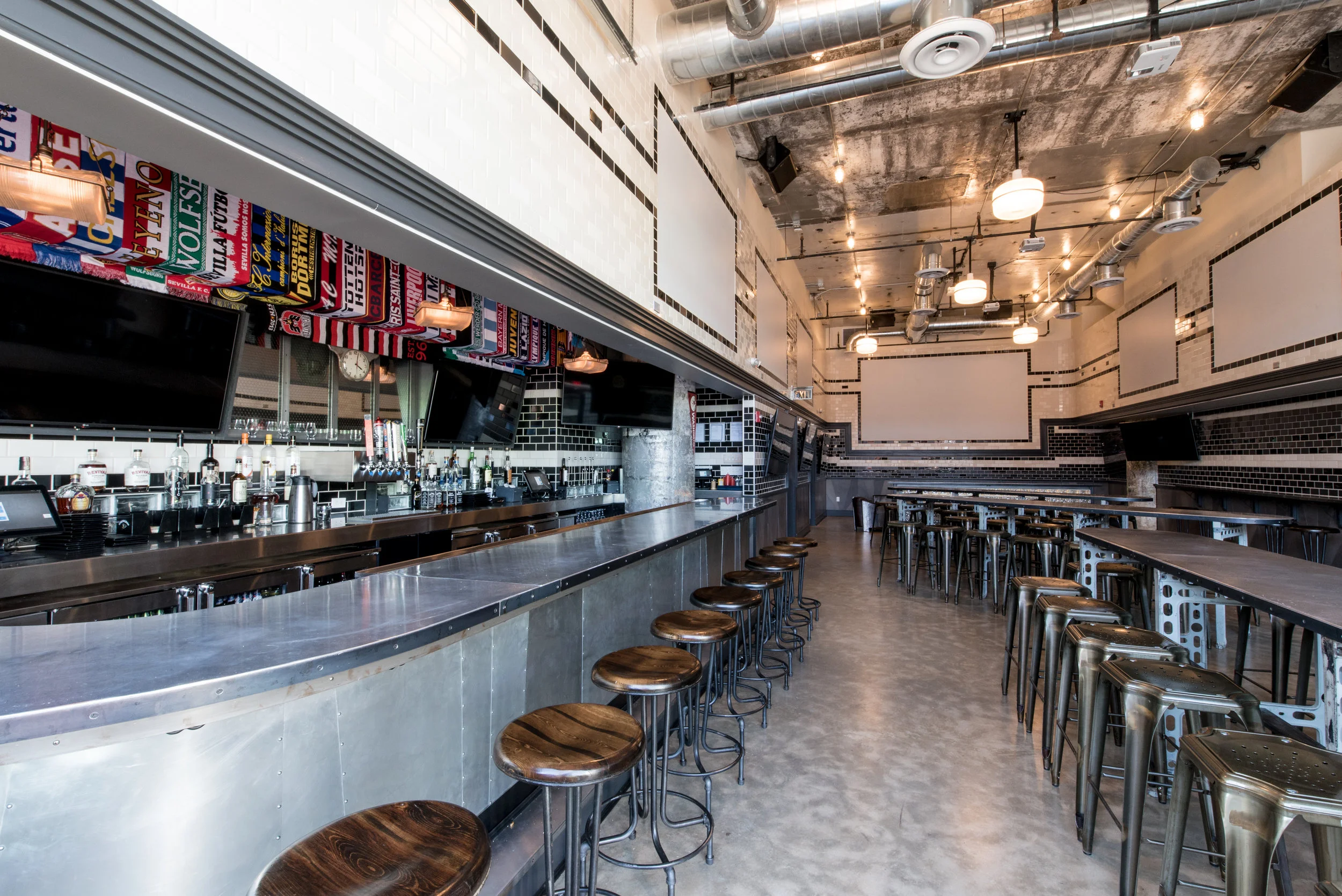 HOSPITALITY / La Puerta Verde & Dock FC