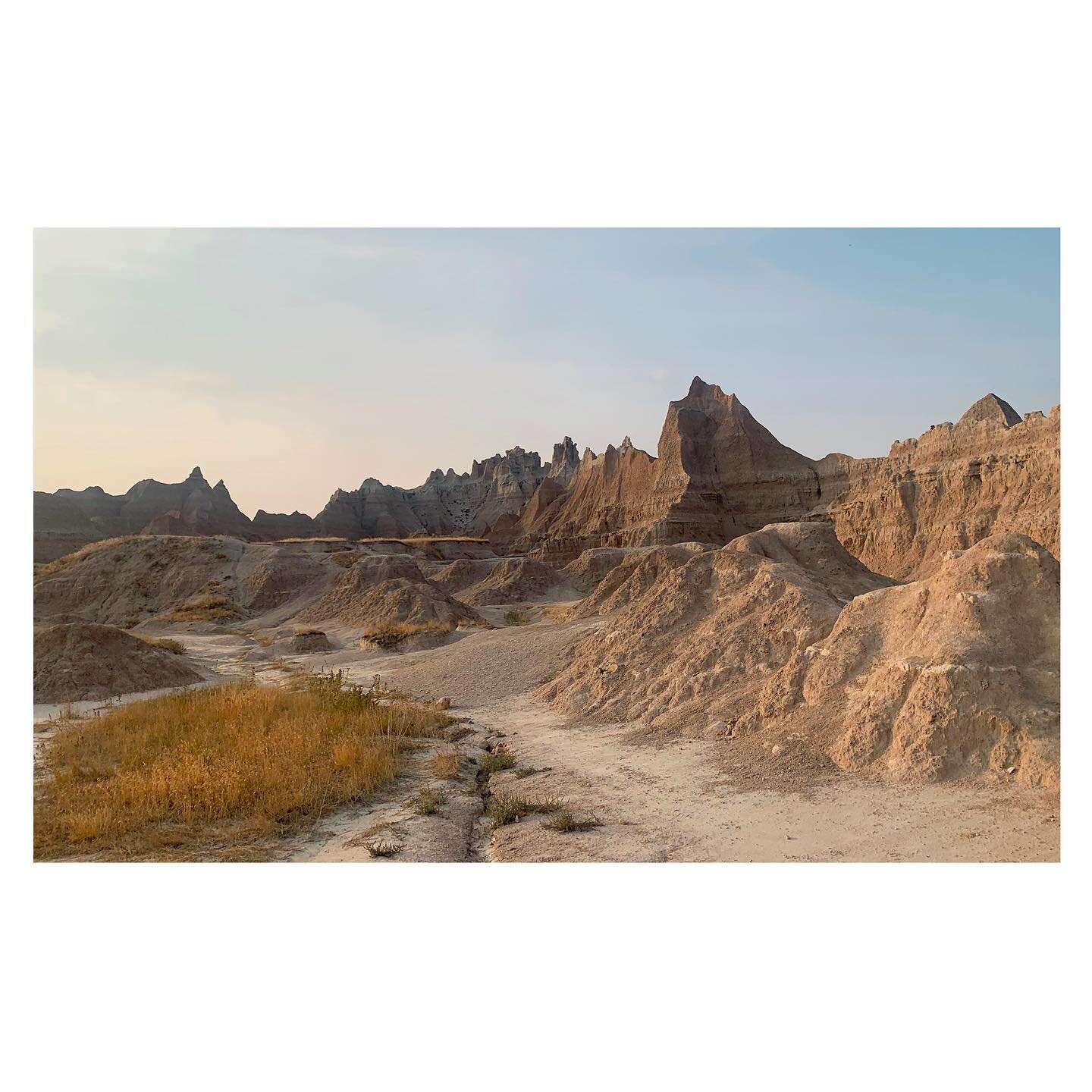 The Badlands
💥
For 11,000 years, Native Americans have lived in the Badlands. Today, the park it co-managed with the Oglala Lakota Tribe.
☀️
It is eerily quiet, and unbelievable. You should go.
South Dakota, Summer 2020