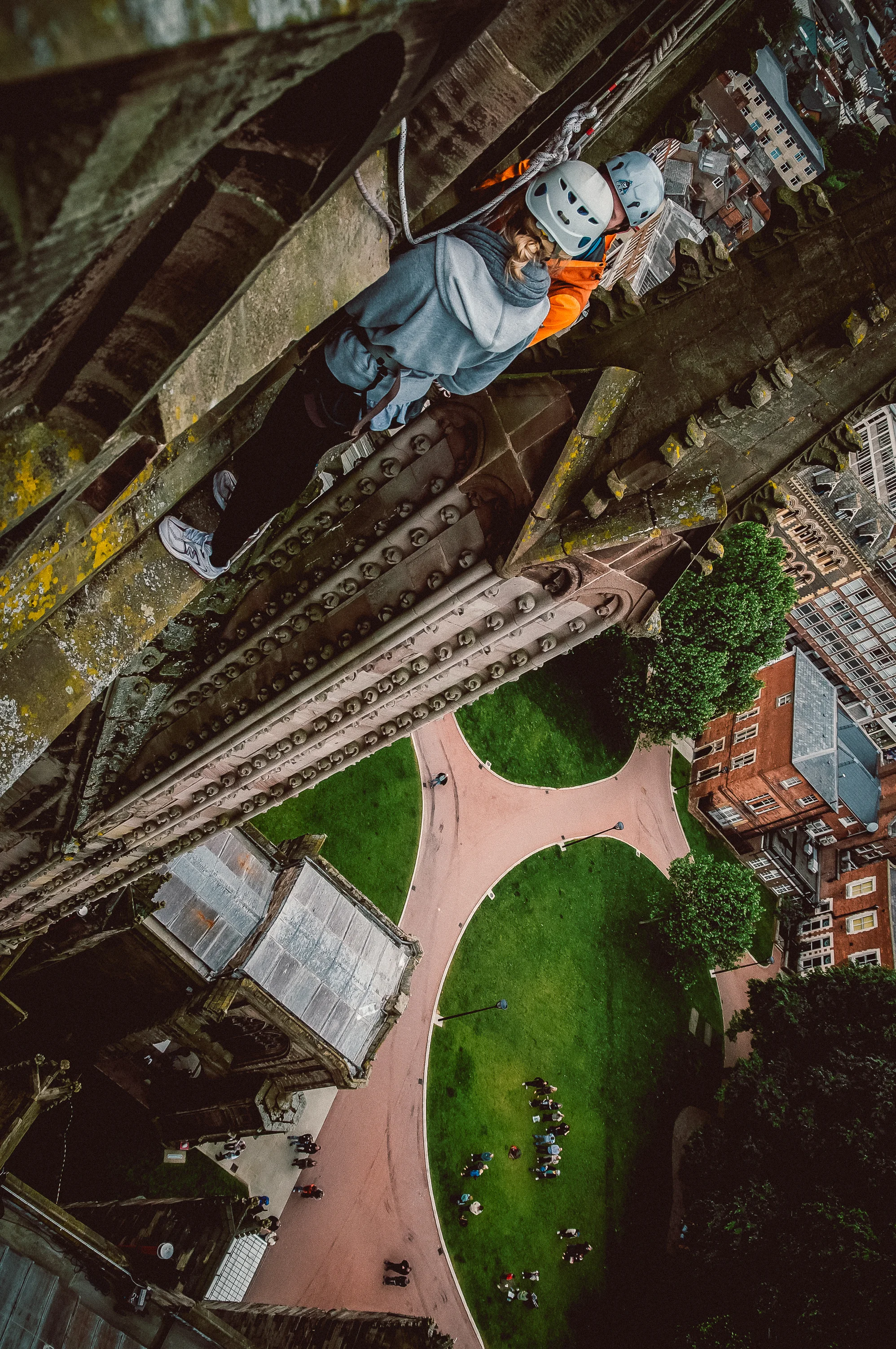 Cathedral abseil. Nikon D300 | 17-70mm | F4.5 - 1/1600 - iso500