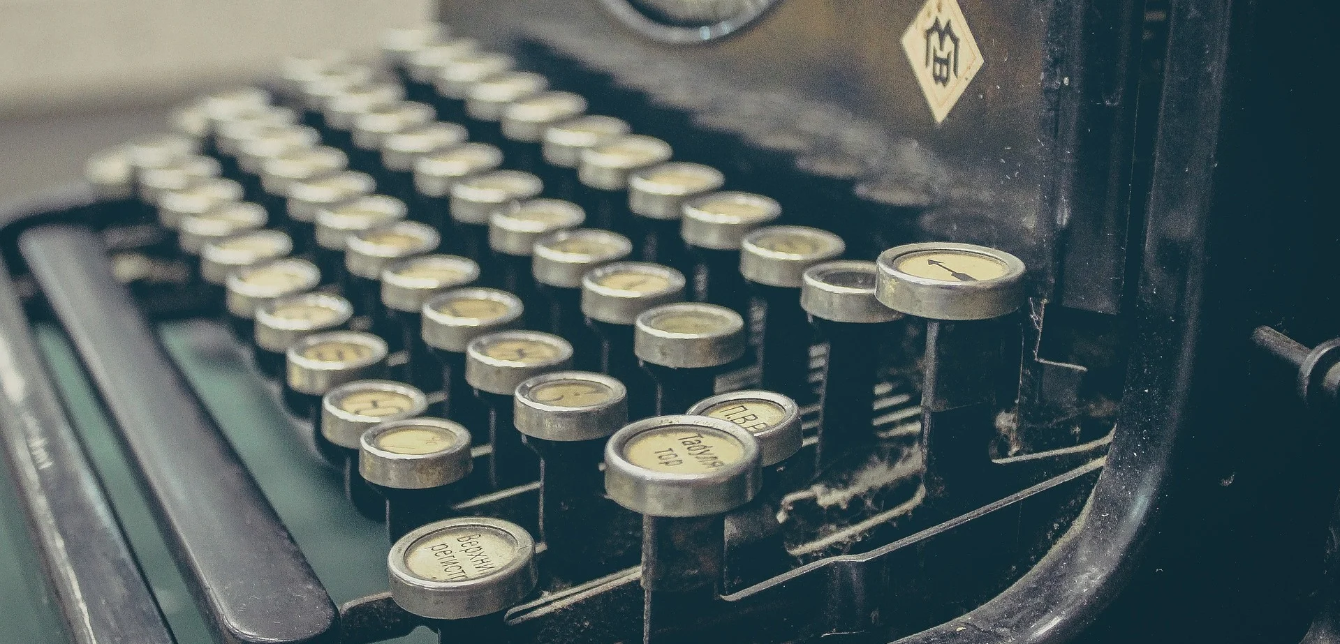 typewriter-407695_1920.jpg