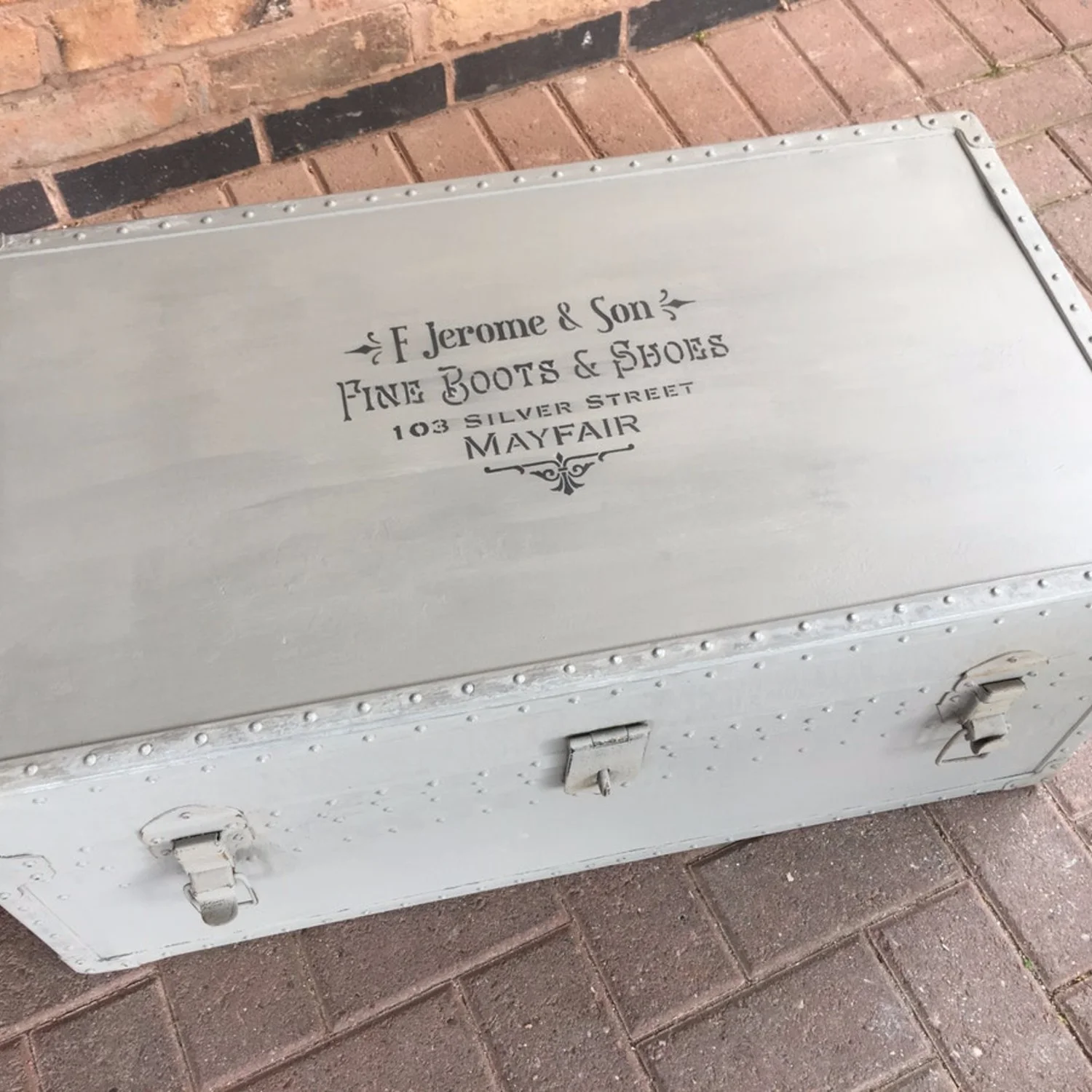 boots-shoes-stencil-chest.jpg