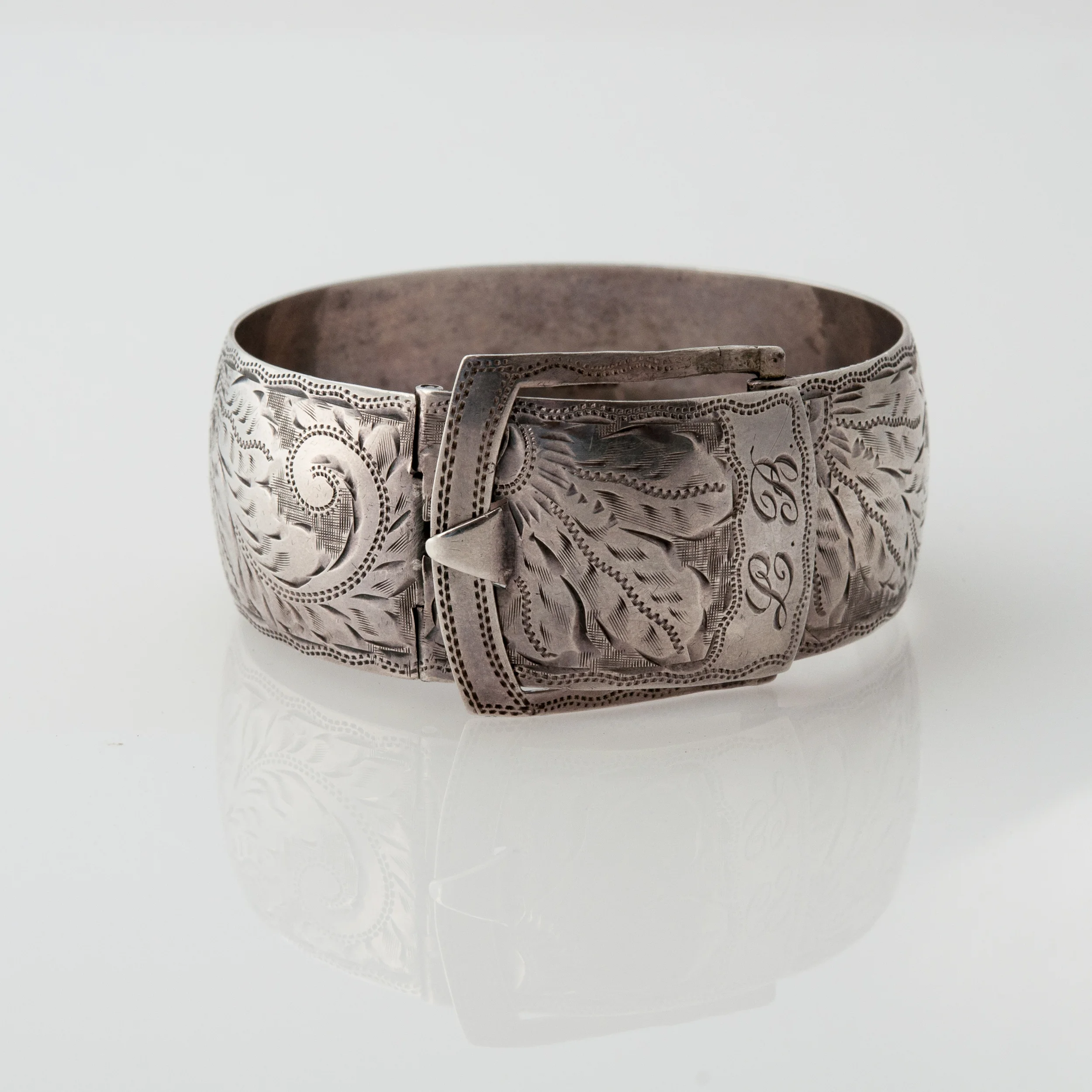 silver+buckle+bracelet-1.jpg? 