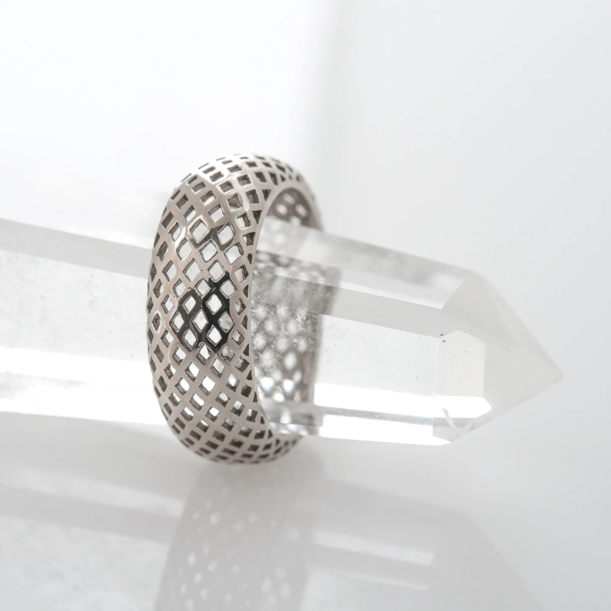 NR16606-White-Gold-Band-1.jpg
