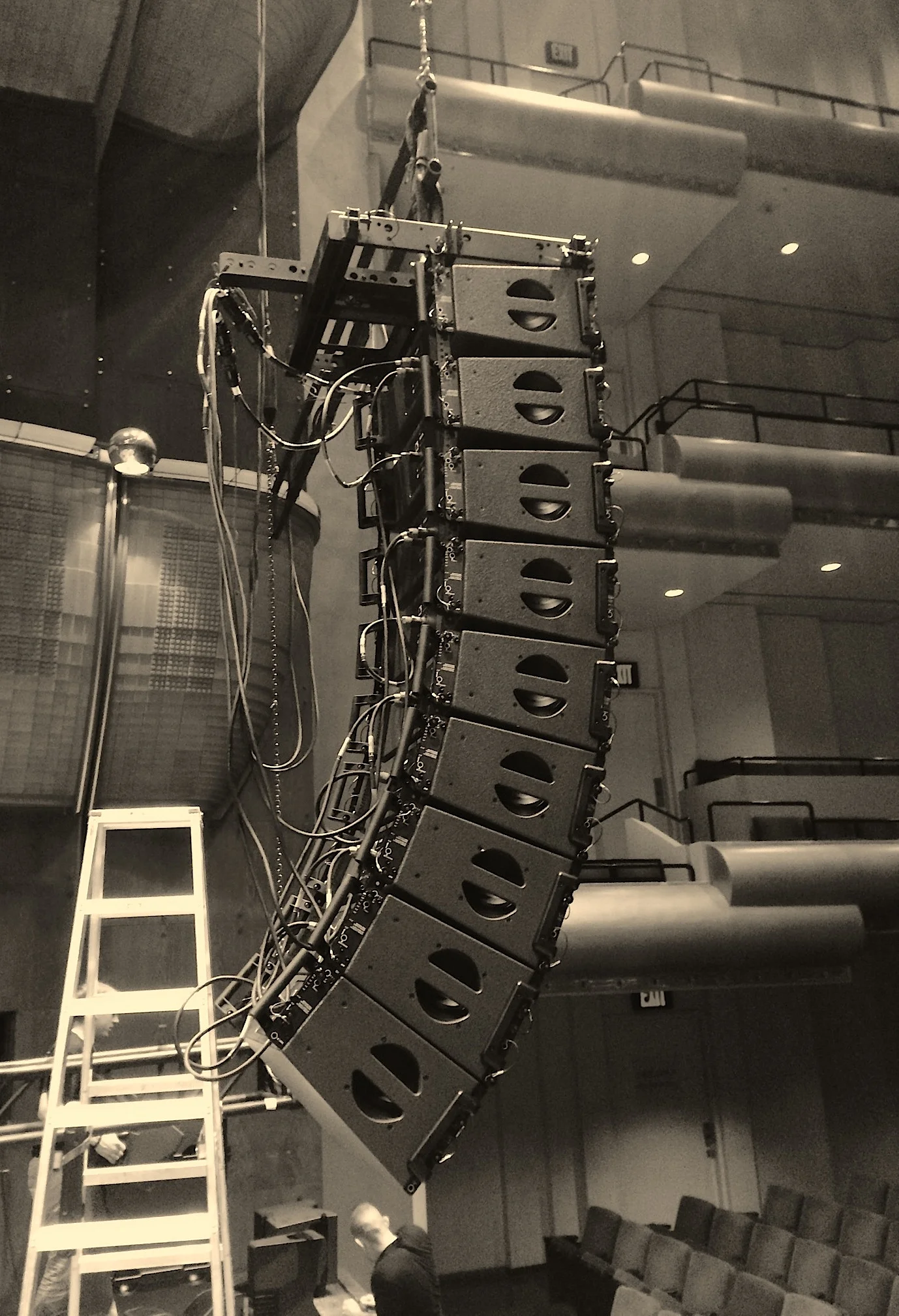 L-acoustics Kara Cluster