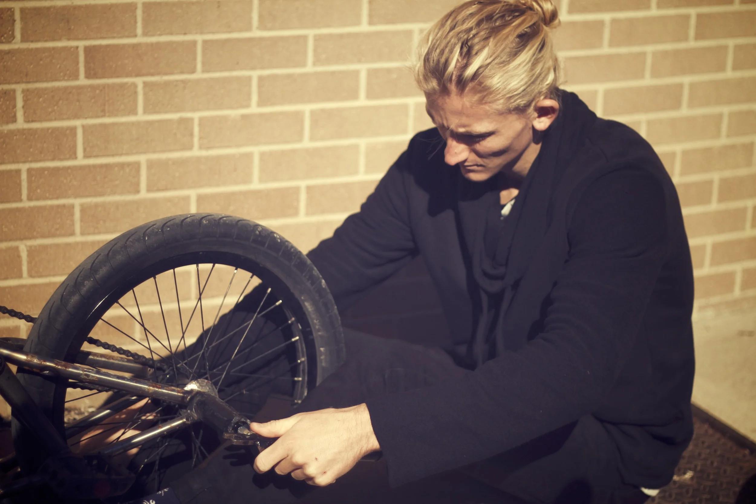 Mat fixin' up the ride. 
