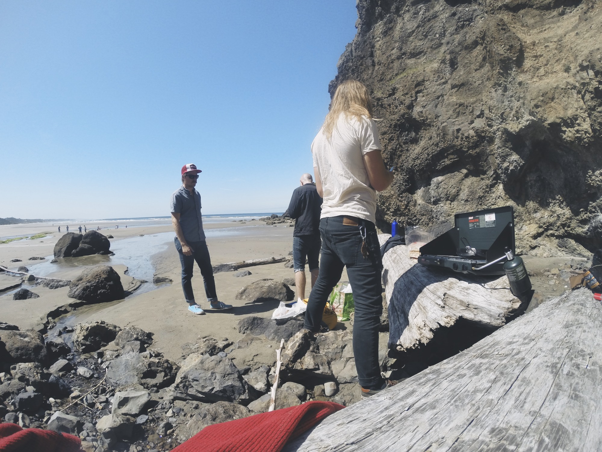 We hiked down to the beach just north of Newport and had a little beach barbie. 
