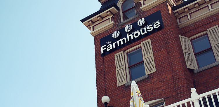   The Farmhouse   We were talking about Randy's hugely successful restaurants "Oscars" and "Pie" and we asked him if he had any new ideas. We had to be part of the branding for his next masterpiece.   View Case Study  