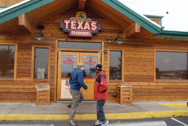  Boniface goes to Texas Roadhouse and eats his first American steak! 