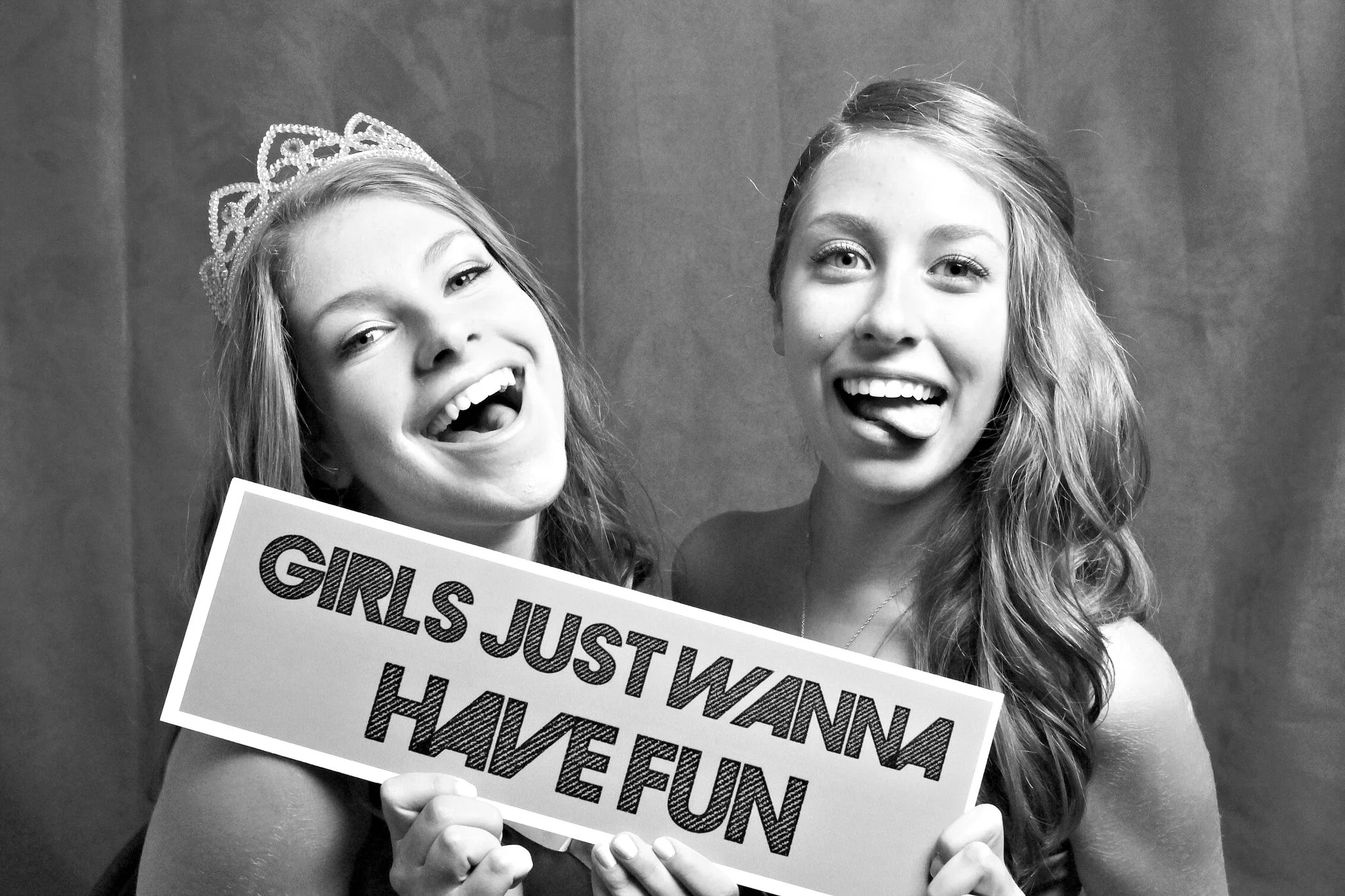 4 Reasons Why Your Wedding Needs a Photo Booth